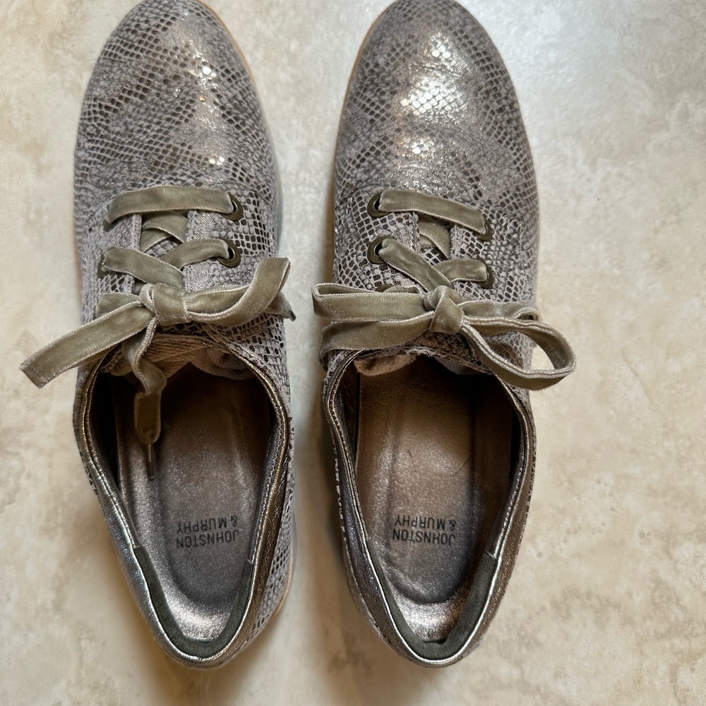 Johnston & Murphy animal print metallic lace up sneakers. Size 9.5